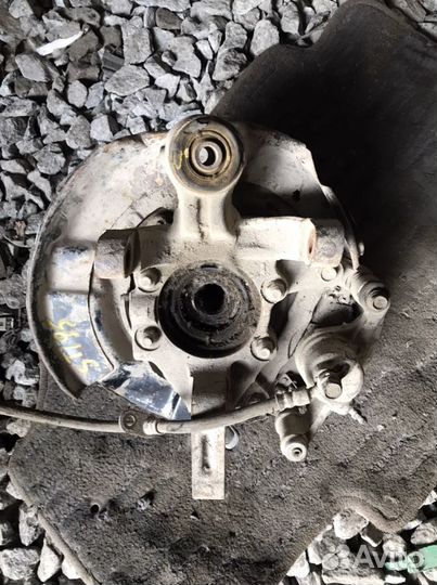 Ступица задняя левая на toyota corona ST195