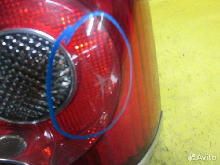 Фонарь правый Toyota Avensis wagon AZT250W