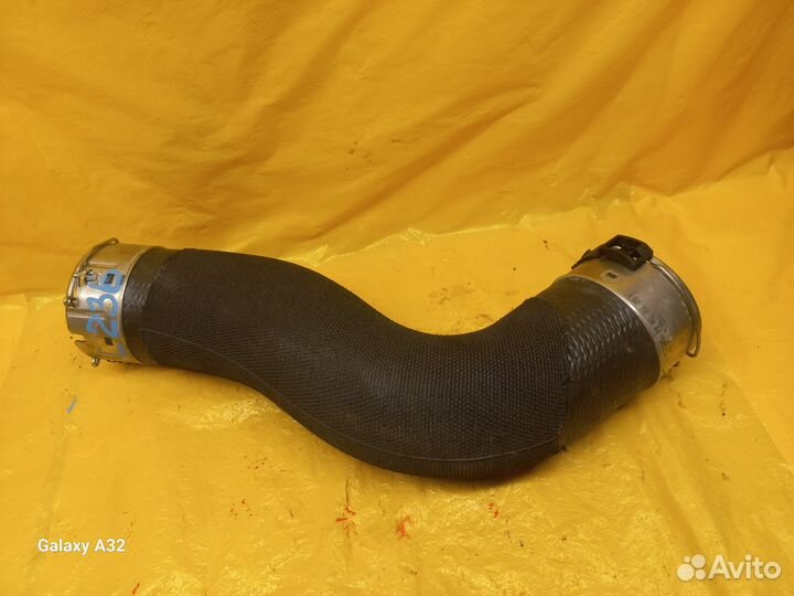 Патрубок интеркулера bmw 13718599392