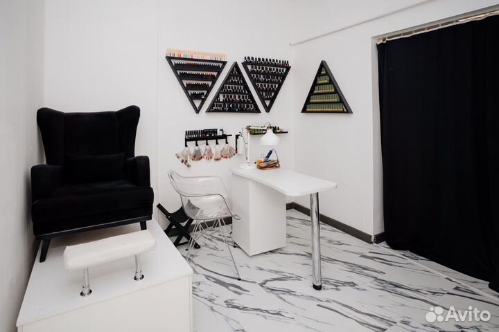 Аренда маникюрного кабинета в студии красоты