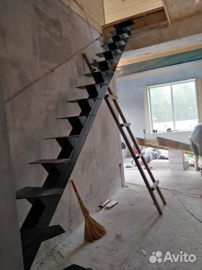 Металлическая лестница без скрипа