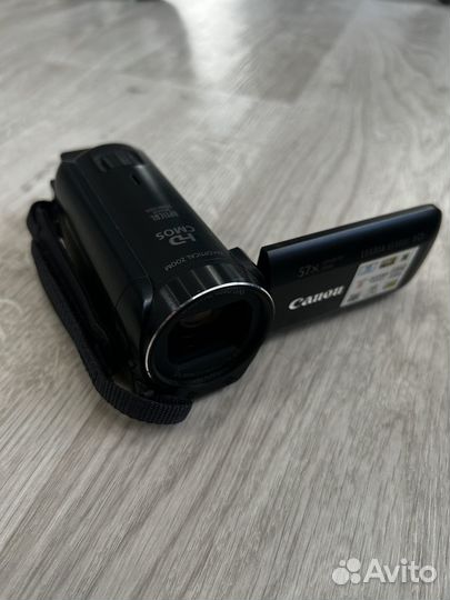 Продам цифровую видеокамеру Canon Legria HF R806