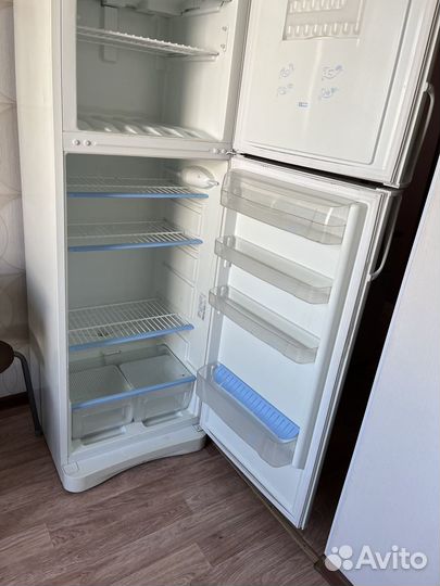 Холодильник двухкамерный indesit бу