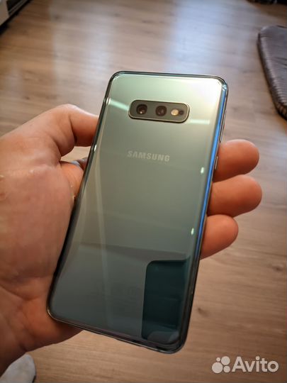 Телефон Samsung galaxy s10e