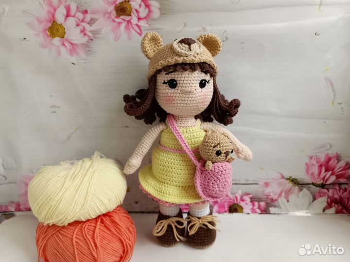 Вязаная кукла Маша с мишкой ручная работа