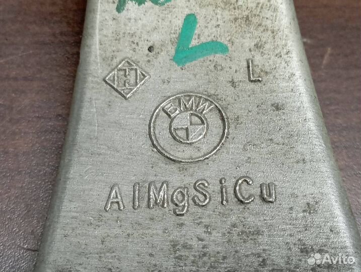 Передний левый кулак BMW F10