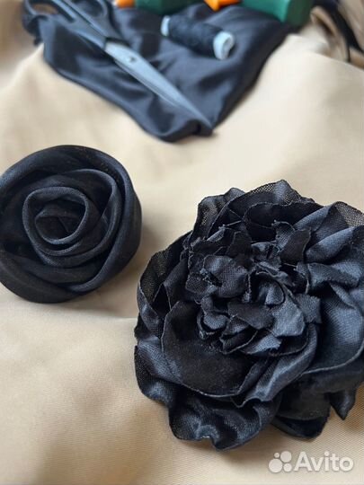 Цветок чокер-брошь из ткани ручной работы