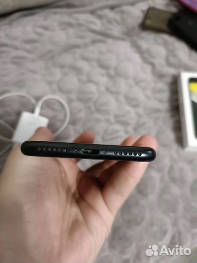 Телефон iPhone se 2020