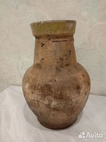 Глиняный кувшин старинный