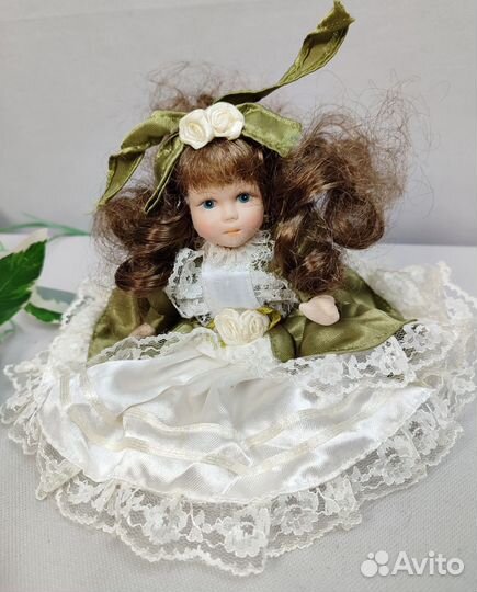 Фарфоровая кукла