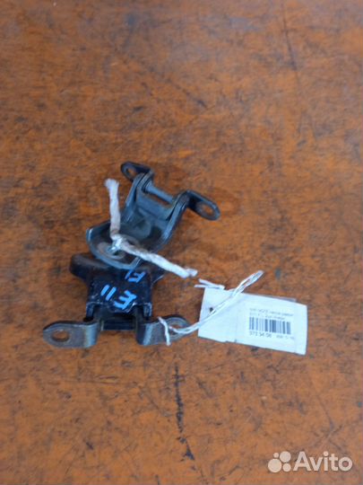 Петля двери Nissan Note E11 передний левый