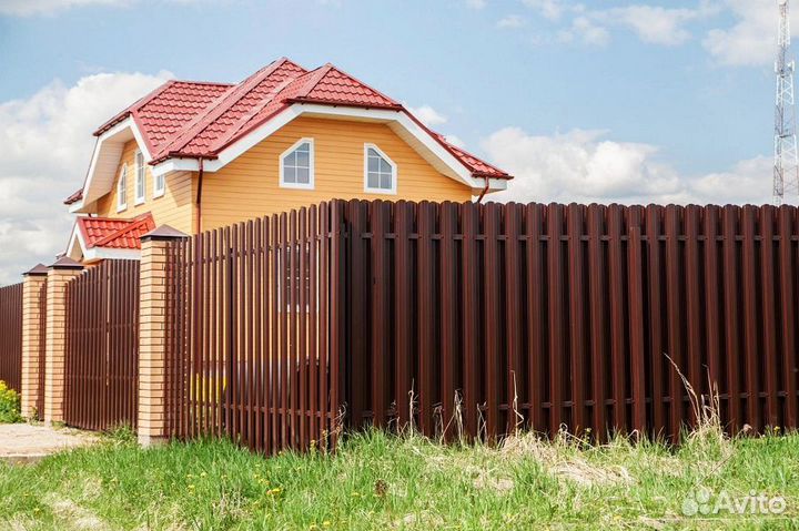 Заборы из металлического штакетника без посреднико
