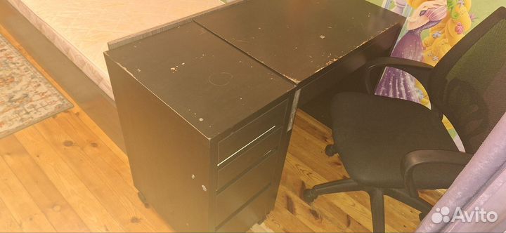 Письменный стол