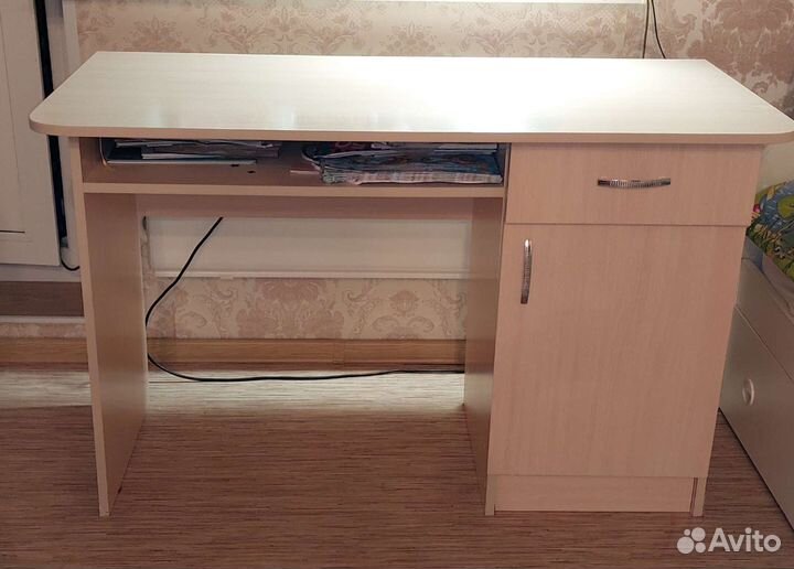 Письменный стол