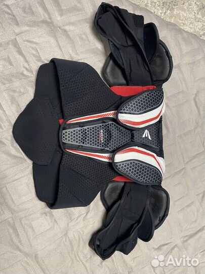 Нагрудник хоккейный sr m