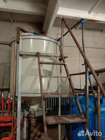 Силосы и бункеры от 1000 литров. Пластик