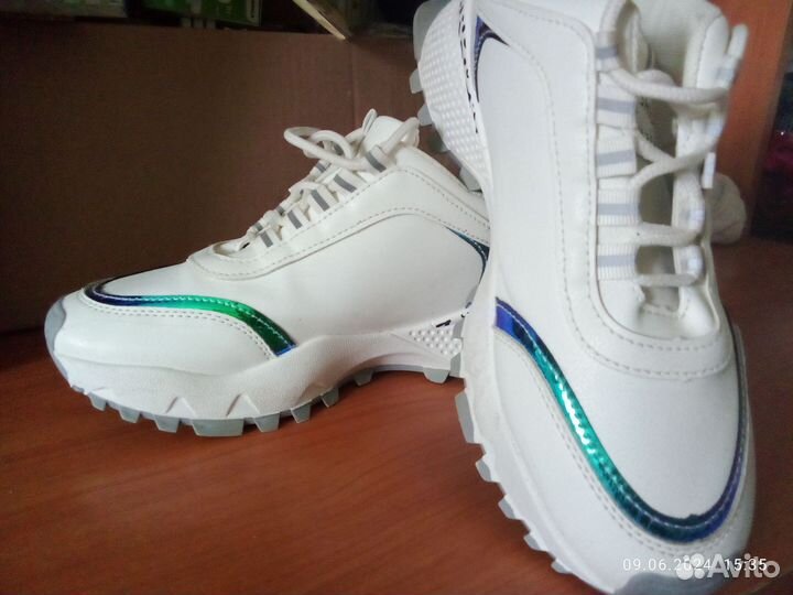 Кроссовки женские 38 размер