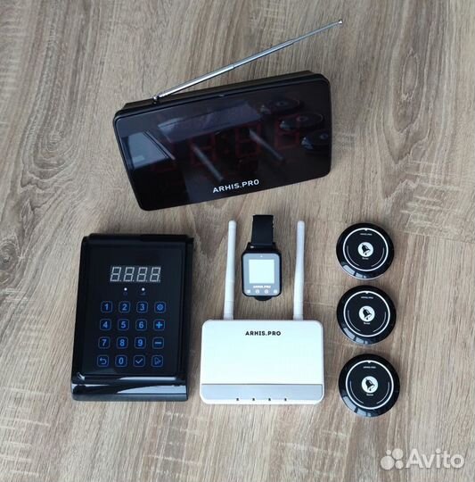 Система вызова: кнопка вызова официанта с часами