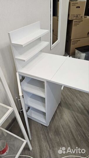 Маникюрный стол с подставкой