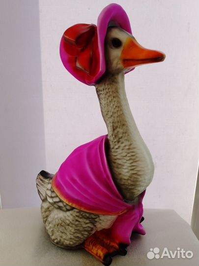 Садовая фигура Гусыня в косынке