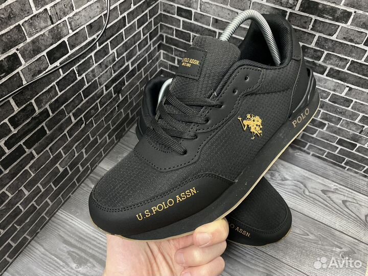 Кроссовки весенние черные