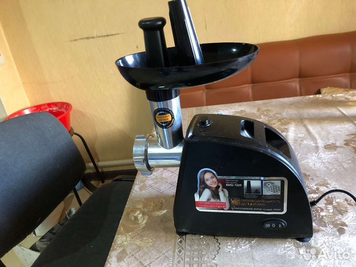 Мясорубка Redmond Scarlett braun