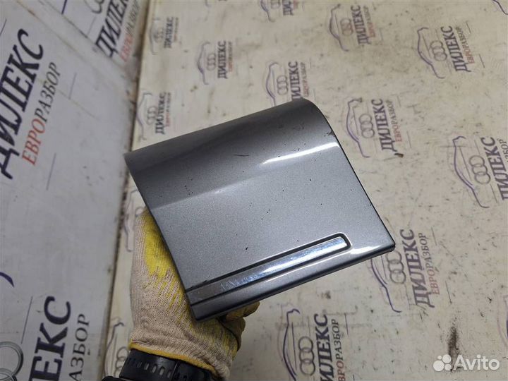 Накладка переднего крыла левого Audi Q7 2005