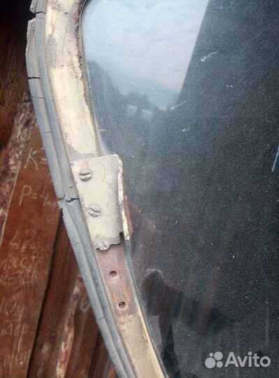 Ветровое стекло в сборе