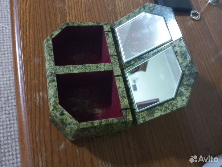 Малахитовая шкатулка