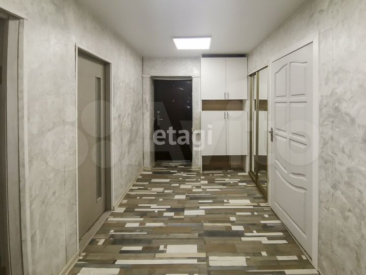 3-к. квартира, 82,4 м², 1/3 эт.