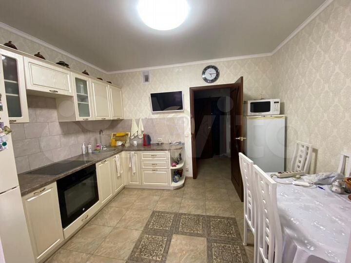 2-к. квартира, 64,2 м², 4/9 эт.