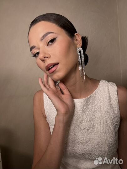 Модель на укладку локоны и макияж нюд