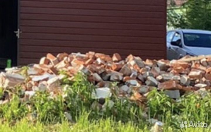 Отдам бесплатно бой кирпича (с бетоном)