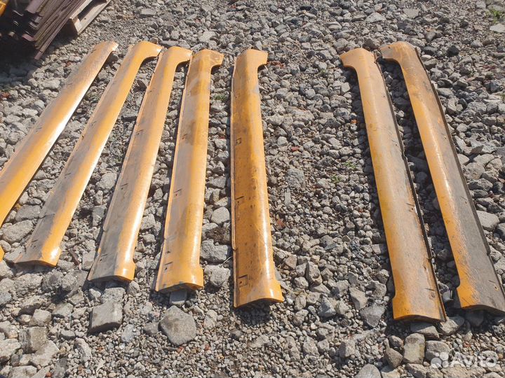 Порог пластиковый на джили эмгранд ес7