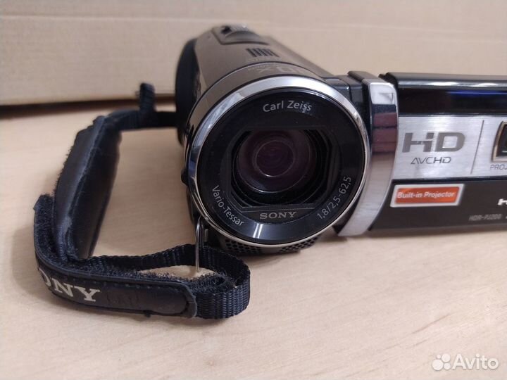 Видеокамера Sony HDR-PJ200E