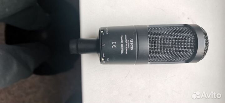 Студийный микрофон
