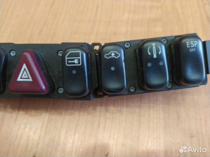 Блок кнопок консоли (Аварийка) Mercedes S-Class
