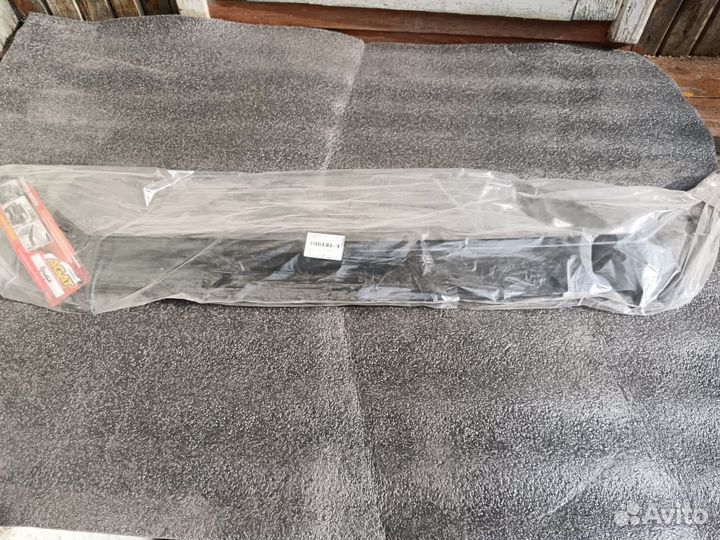 Дефлектор на капот