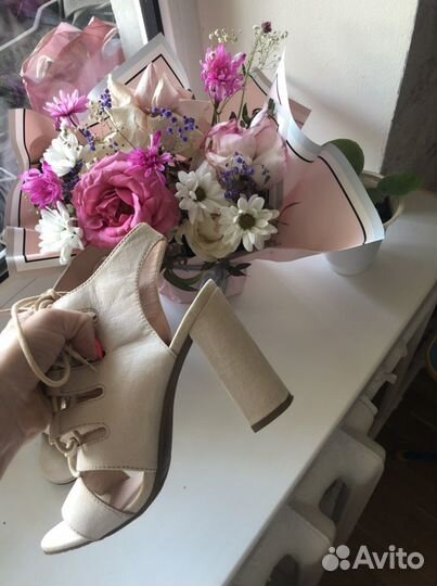 Босоножки 38