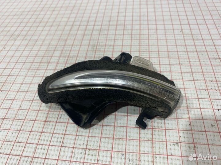 Повторитель поворота левый Lexus Is 250