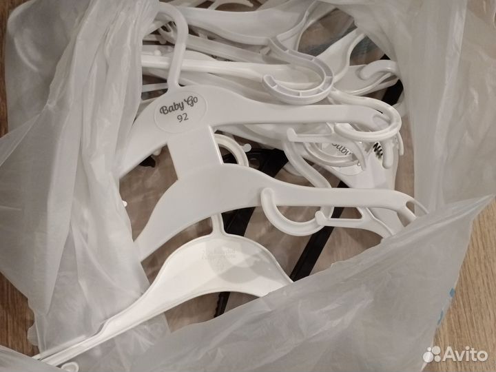 Пластиковые вешалки для детской одежды