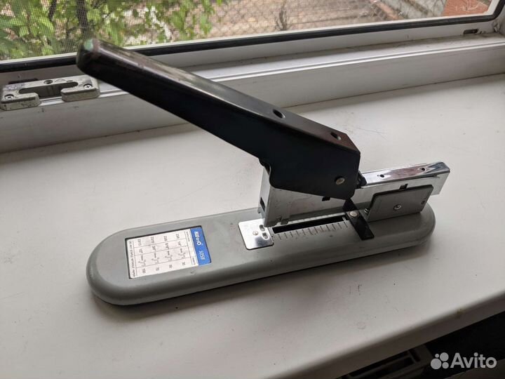 Степлер офисный