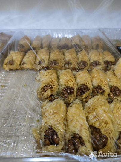 Пахлава с грецким орехом, фисташками