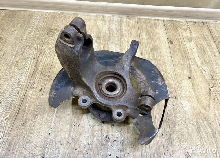 Поворотный кулак передний правый mazda3,axela