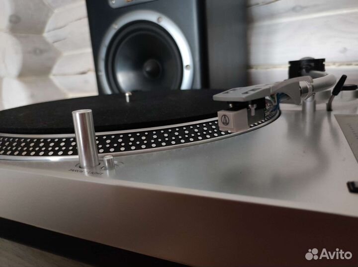 Виниловый проигрыватель