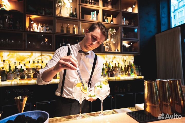 Бармен в отель