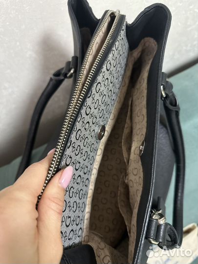Продам сумку женскую Guess оригинал