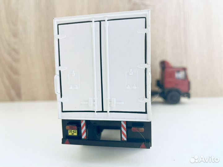 Модель грузовика маз с прицепом,масштаб1/43