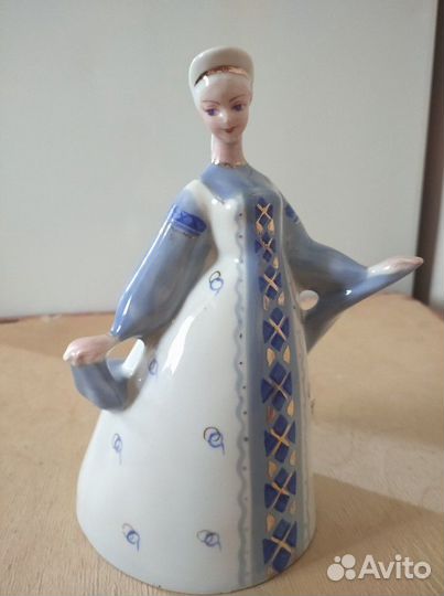 Статуэтка фарфор Аленький цветочек,Полонное