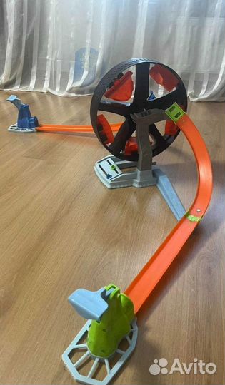 Hot wheels трек круговое противостояние